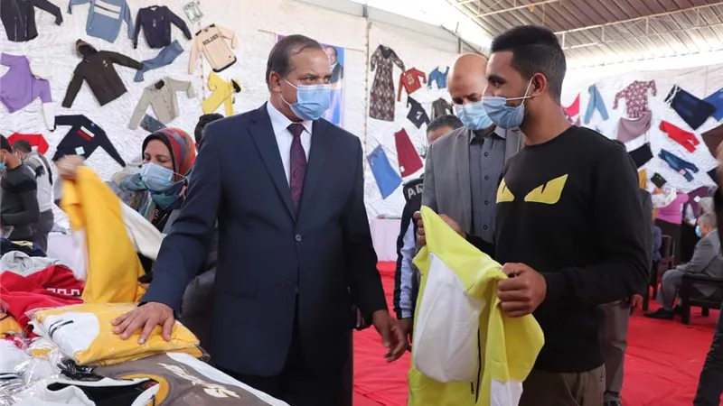 جامعة سوهاج تفتتح معرضها السنوي السابع للملابس الجاهزة بتكلفة 400 الف جنيه وتخفيض 50%
