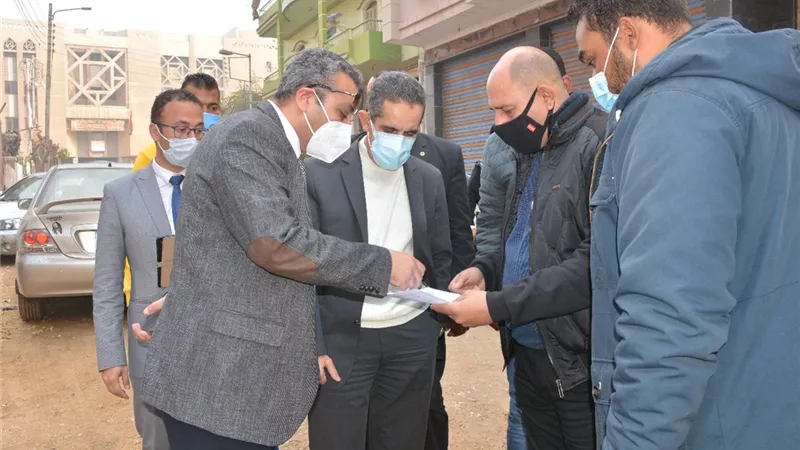 محافظ الغربية يتابع أعمال رصف ٤٠ شارع وطريق بالسنطة وزفتى