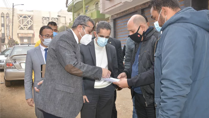 محافظ الغربية يتابع أعمال رصف ٤٠ شارع وطريق بالسنطة وزفتى-صور