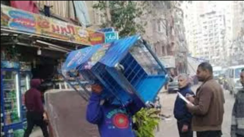 رفع صناديق القمامة نهائيا من شارع جمال عبد الناصر ومنع مغاسل السيارات بحى المنتزة