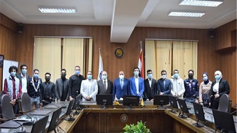 رئيس جامعة بني سويف يلتقى اتحاد الطلاب