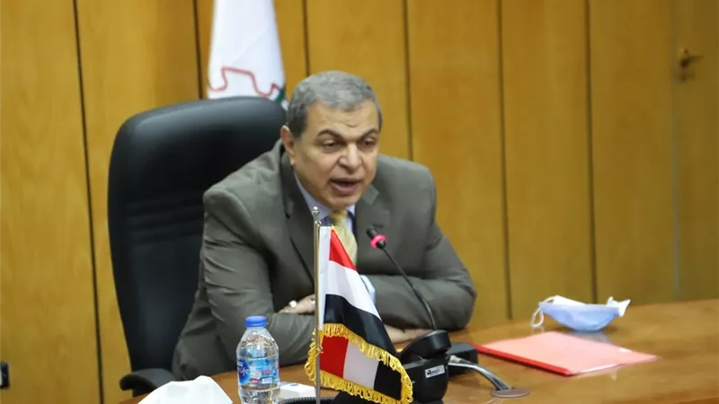 سعفان يشهد مراسم توقيع مذكرة تفاهم مع مصر للتأمين لحماية العمالة