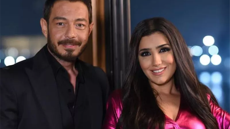 أحمد زاهر يخطف الأنظار برفقة مى عمر من كواليس 