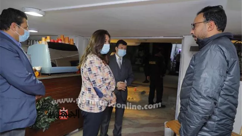 زيارة مفاجئة لمحافظ دمياط لمدينة رأس البر للتأكد من التزام المطاعم والكافيتريات بالإجراءات الوقائية و الإحترازية