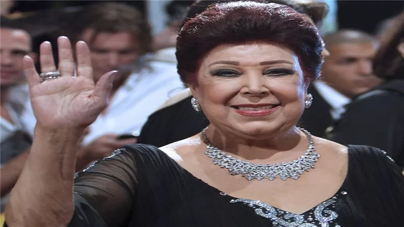 شاهد.. وضع لافتة على منزل الراحلة رجاء الجداوي تخليدًا لإسمها.. فيديو