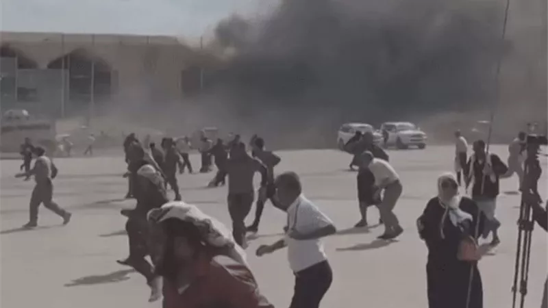مصر تدين استهداف مطار عدن وتؤكد على دعم ومساندة الشعب اليمني