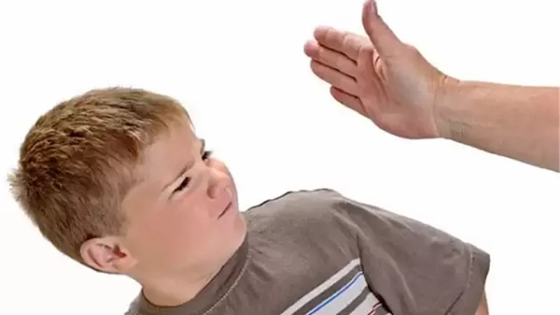 أحياناً اقول لابنى والله لضربك ولا أضربه هل علىَّ كفارة؟