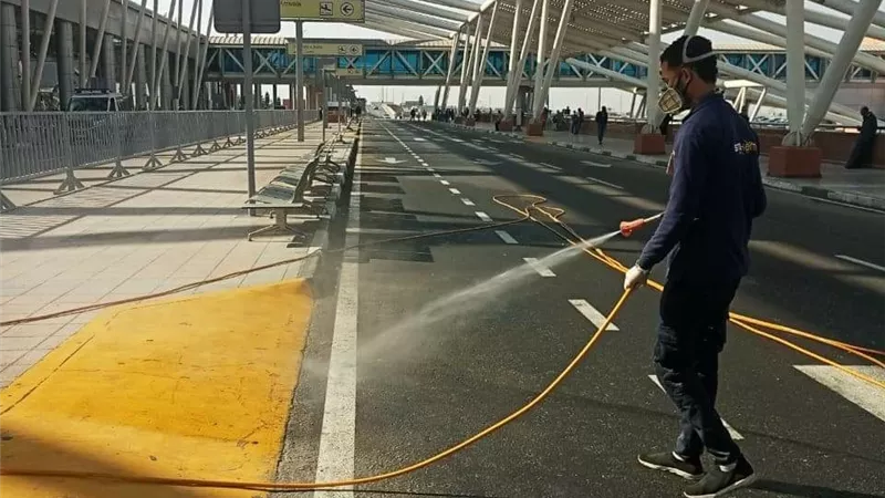 تكثيف التدابير الإحترازية و عمليات التعقيم بالمطارات المصرية لمواجهة 