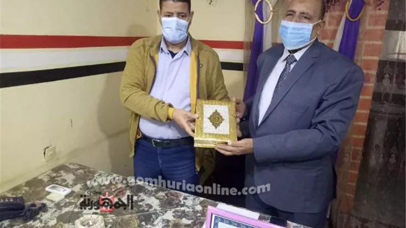 رئيس مدينة أشمون يكرم المحاسب ناصر حواش لبلوغه سن المعاش