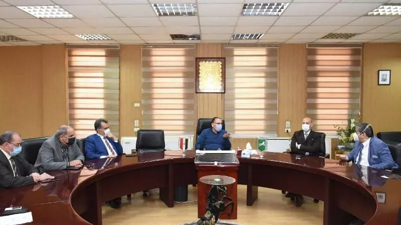 محافظ الشرقية يبحث مع الجهات الطبية المعنية أخر المستجدات والإجراءات اللازمة لمواجهة كورونا