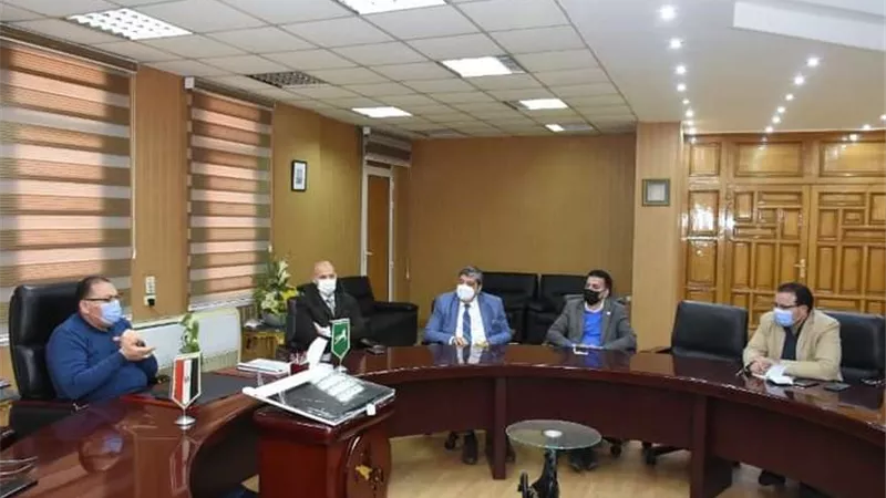 محافظ الشرقية يبحث مع الجهات الطبية آخر المستجدات والإجراءات اللازمة لمواجهة فيروس كورونا