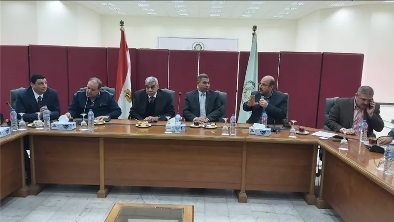 مجلس أمناء العاشر يعتمد نصف مليون جنية دعما لمركز الفرز بالمدينة