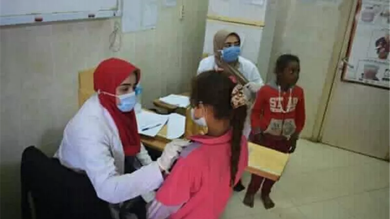 الكشف على 731 حالة بقافلة جامعة سوهاج الطبية لقرية 