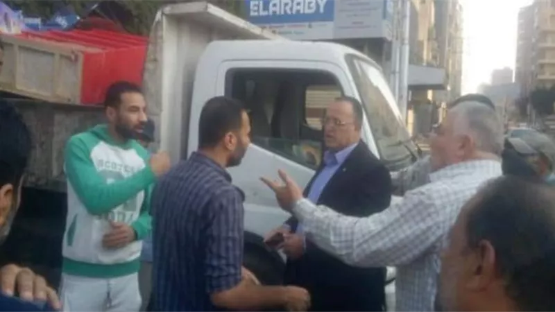 مصادرة مواد البناء وخلاطة بالاسماعيلية بسبب البناء المخالف
