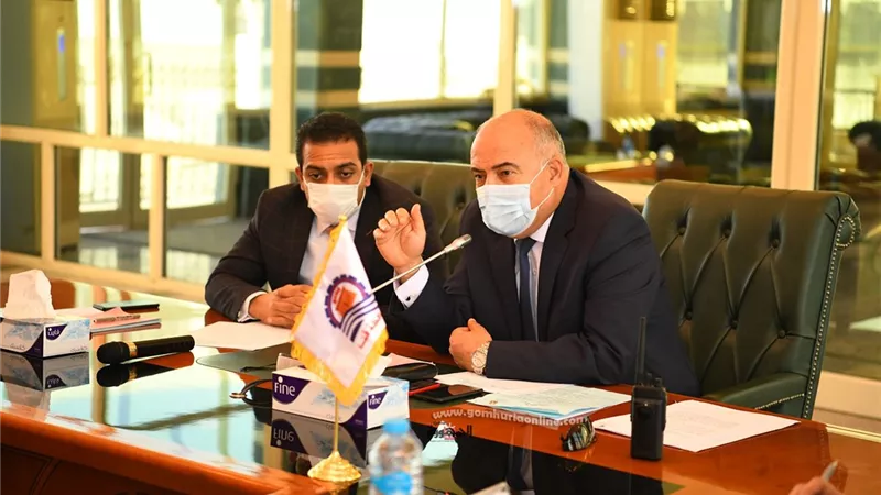 متابعه تنفيذ الخطه الاستثماريه ومشروعات المياه والصرف الصحى على مائده لقاء المحافظ بالقيادات التنفيذية