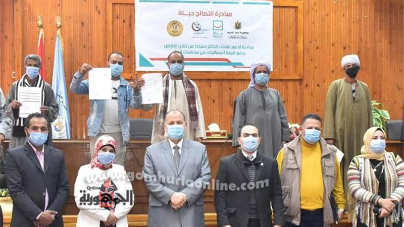 محافظ أسيوط يشهد تسديد رسوم جدية التصالح لـ 99 أسرة ضمن مبادرة 