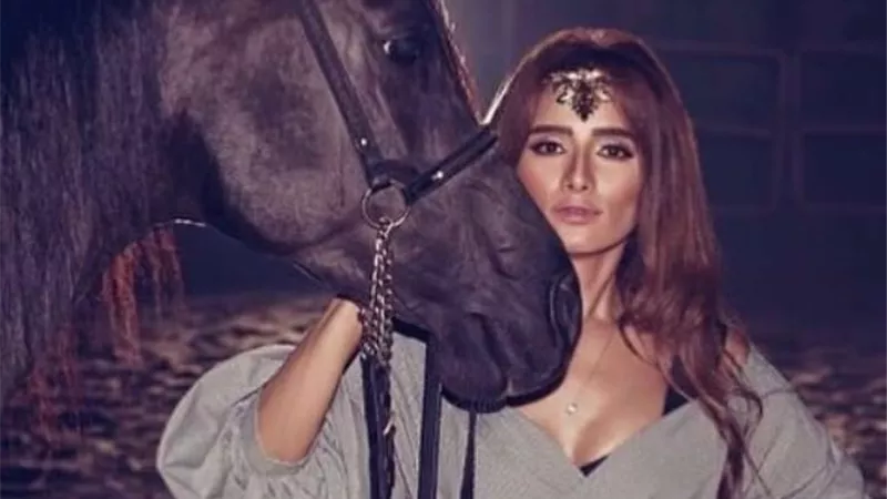 زينة تحتفل بالعام الجديد بإطلالة ساحرة ..شاهد