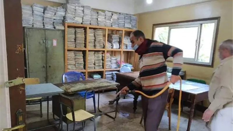 محافظ الشرقية: تكثيف أعمال التطهير والتعقيم بالمنشآت الخدمية لمواجهة فيروس كورونا المستجد