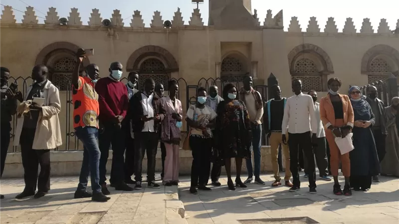 إعلاميو جنوب السودان يضيئون الشموع بالكنيسة المعلقة فى أول أيام العام الجديد