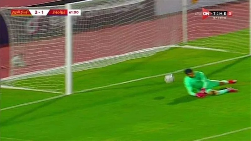 الجماهير تشعل تويتر بالتحفيل على شريف إكرامى