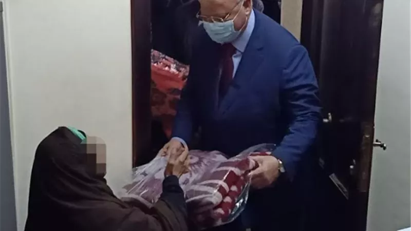 محافظ القاهرة يقدم الهدايا لمسكان المحروسه بمناسبة العام الجديد