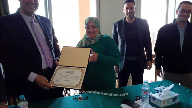مستشفى التامين الصحي بالعاشر يكرم المدير السابق لة ويهنئة على المنصب الجديد