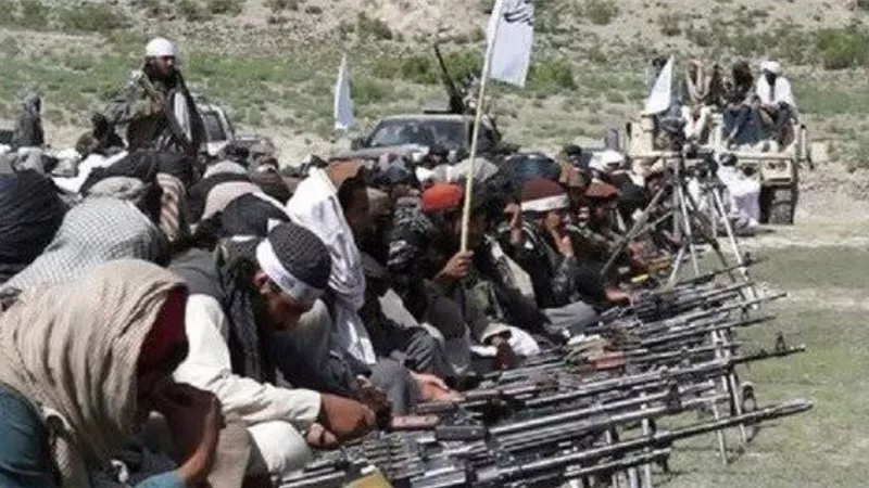 طالبان تختطف حافلة بها 45 راكبا بأفغانستان