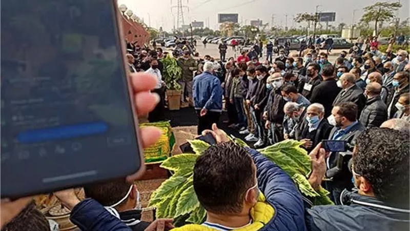 نجوم الفن يودعون المخرج وحيد حامد بمسجد الشرطة.. صور