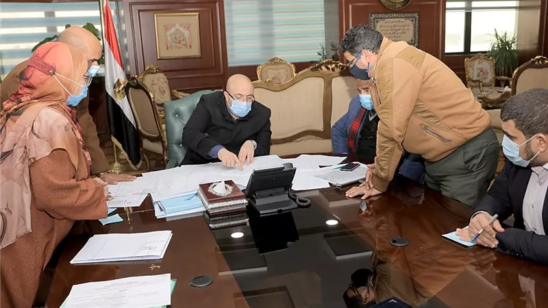 غنيم يبحث تنفيذ أول منطقه لوجيستيه ببني سويف