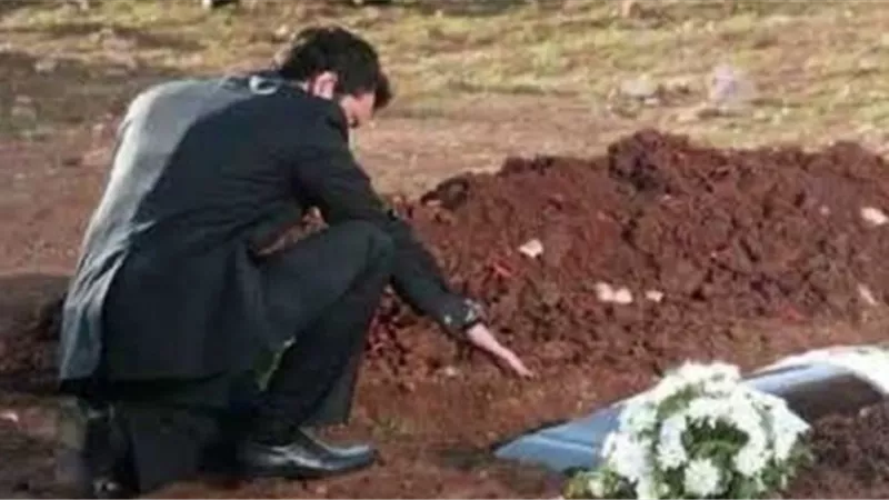 هل يحزن الميت إذا قطعت عنه الزيارة وهل الدعاء له عند القبر افضل؟ الافتاء تجيب