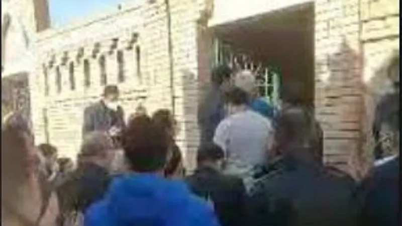 وصول وحيد حامد الى مثواه الاخير بمقابر العائلة