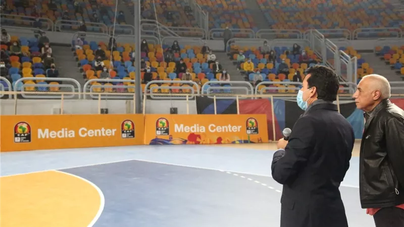 وزير الشباب يلتقى متطوعي بطولة كأس العالم لكرة اليد