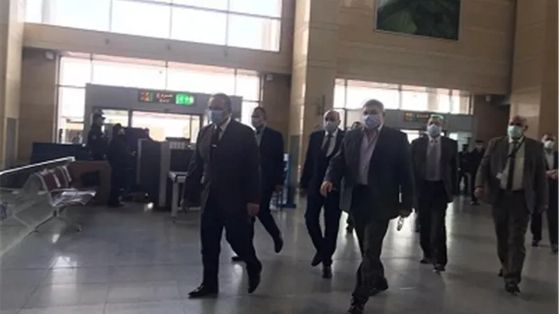 عادل محجوب يتفقد مطار برج العرب استعداداً لإستقبال الفرق الرياضية المشاركة فى كأس العالم لكرة اليد
