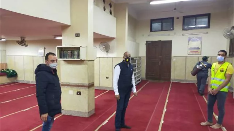 الطب الوقائي يطهر كوبرى القبة والمنشية للتصدى لوباء كورونا
