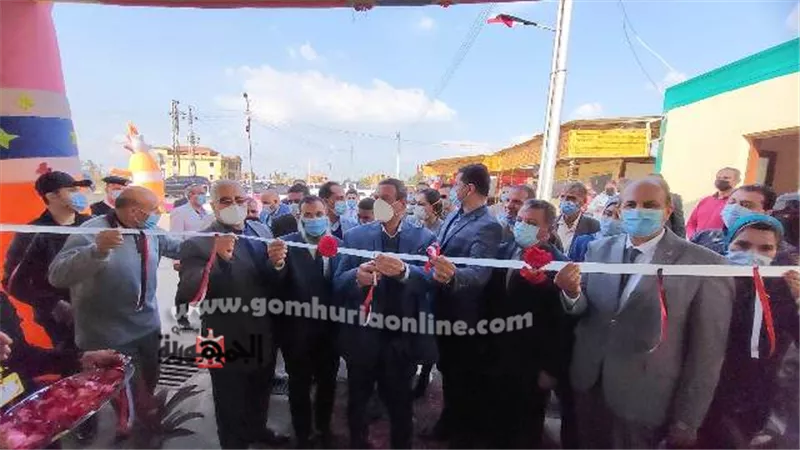 محافظ البحيرة يفتتح مجمع مواقف سيارات الأجرة الجديد بكوم حماده