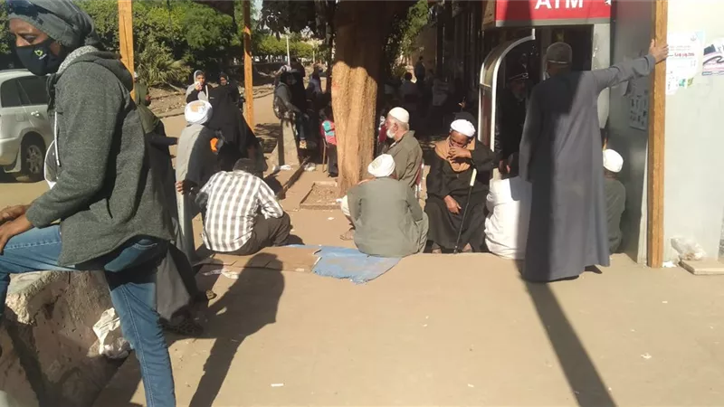 إلتزام مواطنى اسوان بقرارات رئيس الوزراء بشأن إرتداء الكمامات