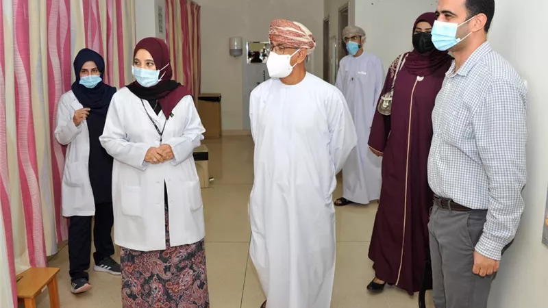 الصحة العمانية تعلن تطعيم 7600 شخص بلقاح فيروس كورونا
