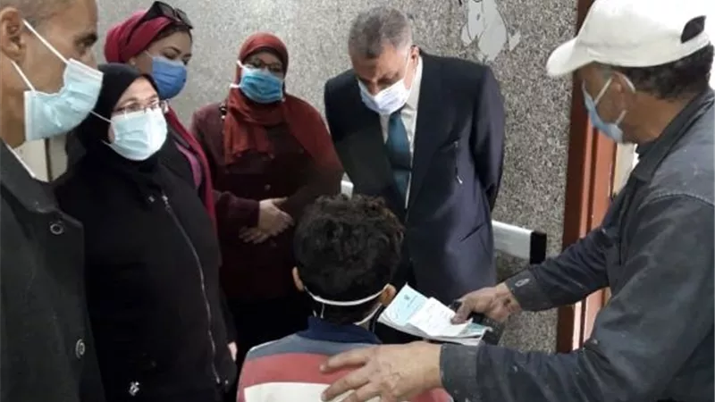 متابعة الإجراءات الوقائية ضد كورونا بالتأمين الصحى ببنى سويف.. بالصور
