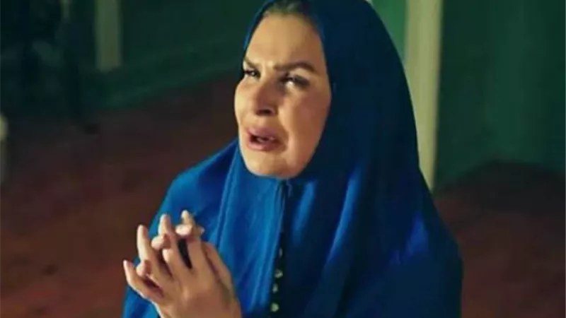تدهور الحالة الصحية للفنانة يسرا بسبب حزنها لرحيل وحيد حامد