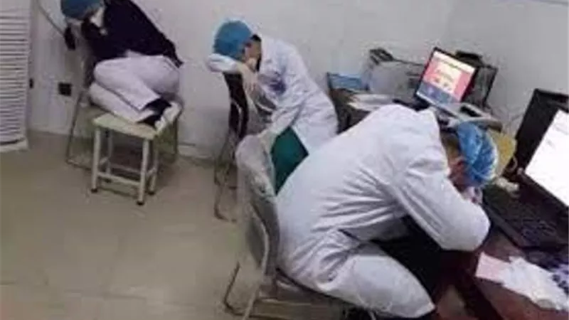 جمال عوض: لجنة بالتأمين الصحي تدرس ملابسات وفاة الأطباء بفيروس كورونا.. فيديو