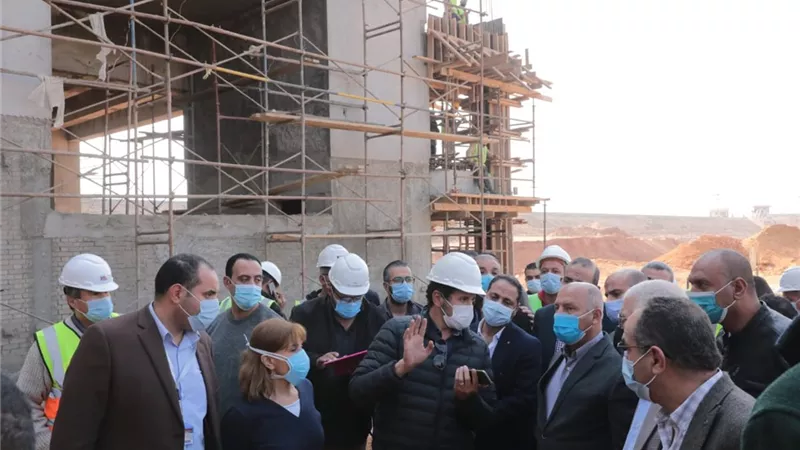 وزير النقل يتفقد مشروع القطار الكهربائي LRT ويتابع أعمال انشاء المحطات والانفاق والكباري