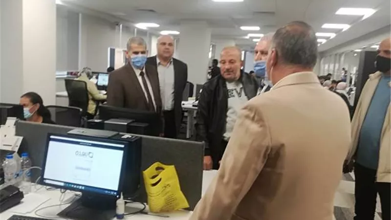 رئيس مصلحة الجمارك يزور مركز الخدمات اللوجستية بميناء الإسكندرية البحرى