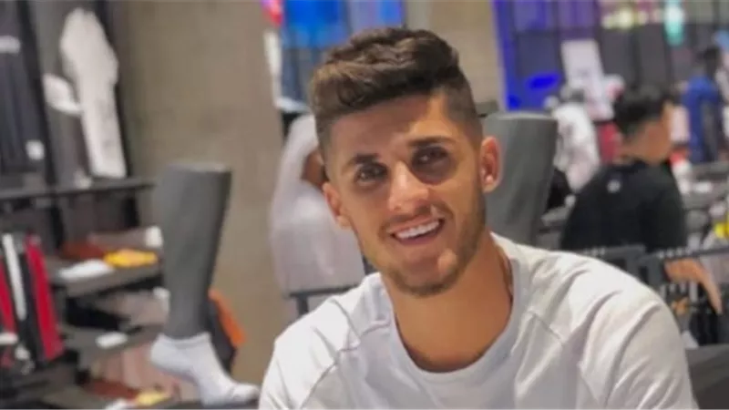 أحمد الشيخ قيمة أول عقد احتراف حصل عليه