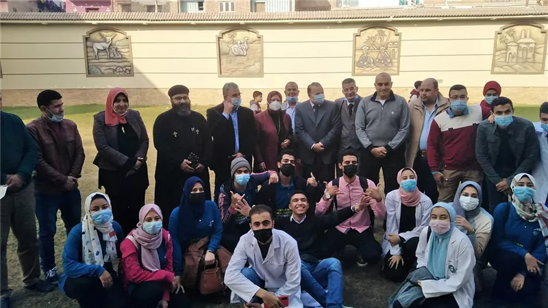 جامعة الزقازيق توجه قافلتين طبية وبيطرية خدمية لقرية القراقرة بمينا القمح