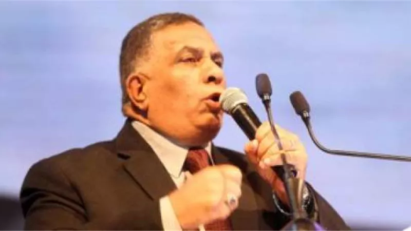 أمين 