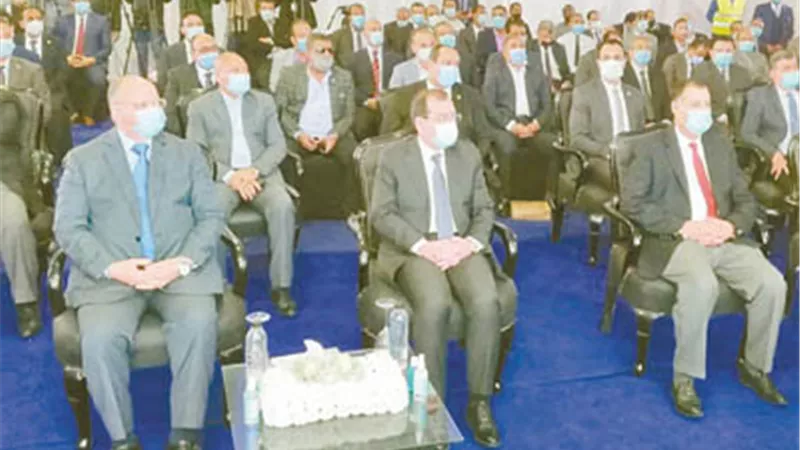 إقبال كبير من المواطنين.. لتحويل سياراتهم إلي العمل بالغاز