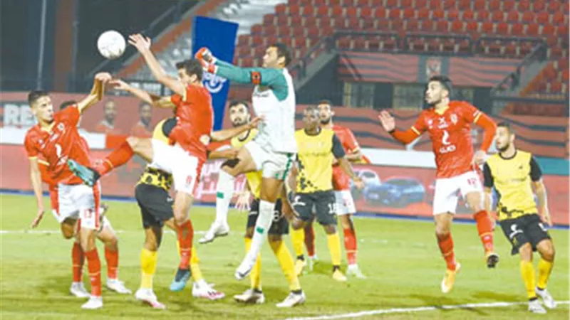 رضا شحاتة نجم المدربين.. وعبدالمنصف أبرع اللاعبين