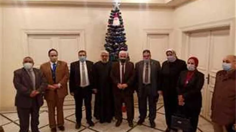 مدير تعليم الاسكندريه يزور كاتدرائية القيامه للتهنئه بعيد الميلاد