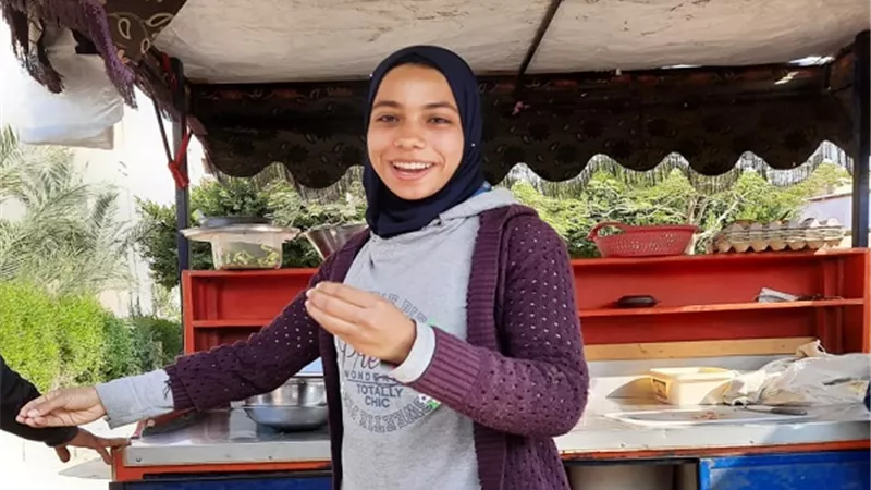 طالبة الجامعة اتجهت لبيع الفول لمساعدة أسرتها