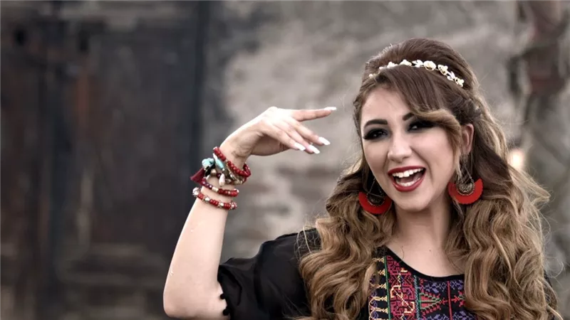 خارج البلاتوه.. آية عبدالله بتحب تتفسح